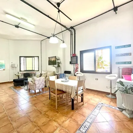 Apartmán Apartamento Con Freewifi En Frente A La Playa Alcala *