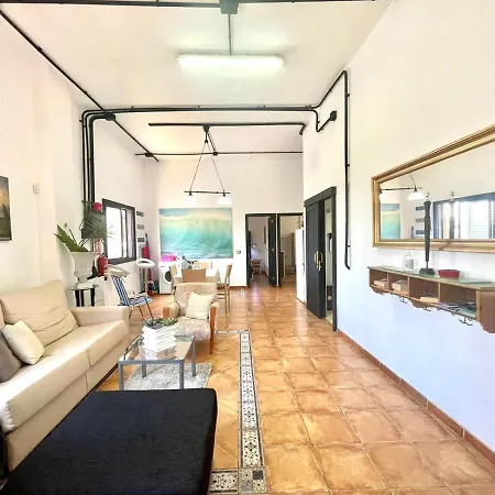 شقة Apartamento Con Freewifi En Frente A La Playa Alcala *