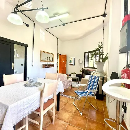 Apartamento Con Freewifi En Frente A La Playa Alcala شقة *